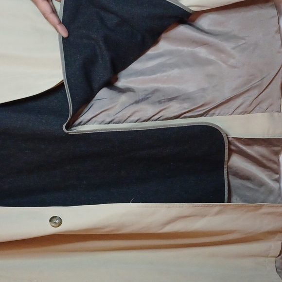 BROOKS 346 Tan Color Men's Trench Coat. Size 44R - Picture 9 of 16